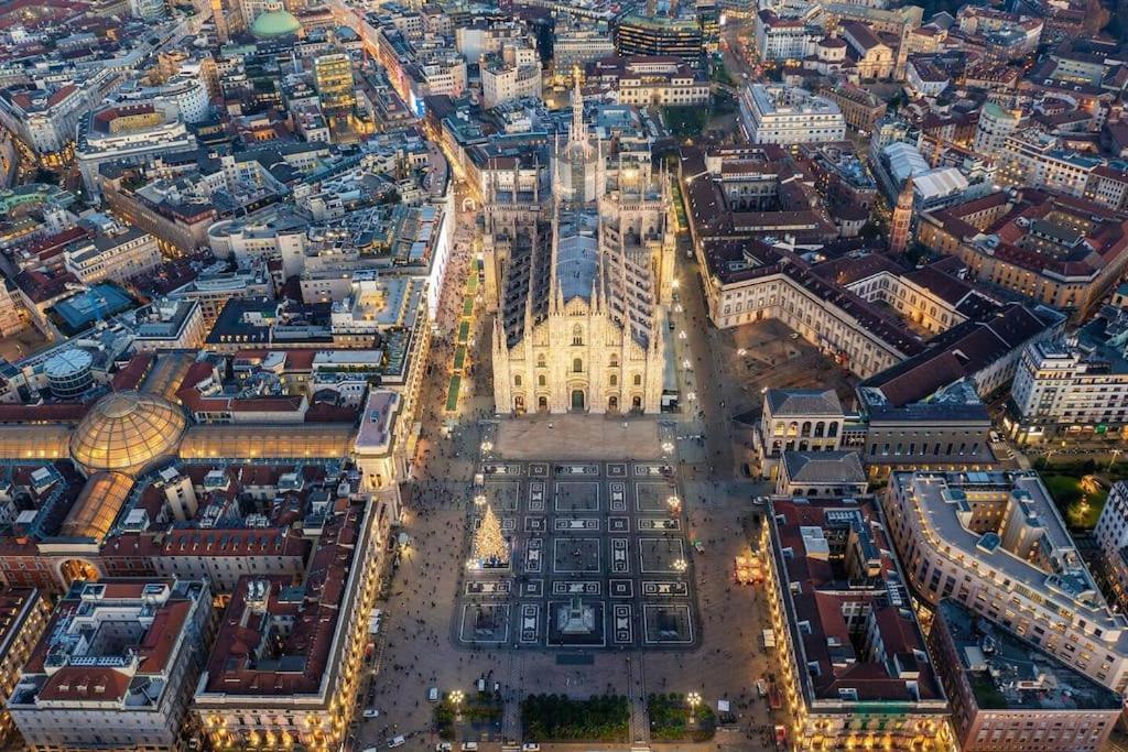 Duomo 10 Min Luxury • Terrazzo • Wi-Fi • Netflix Appartement Milaan Buitenkant foto