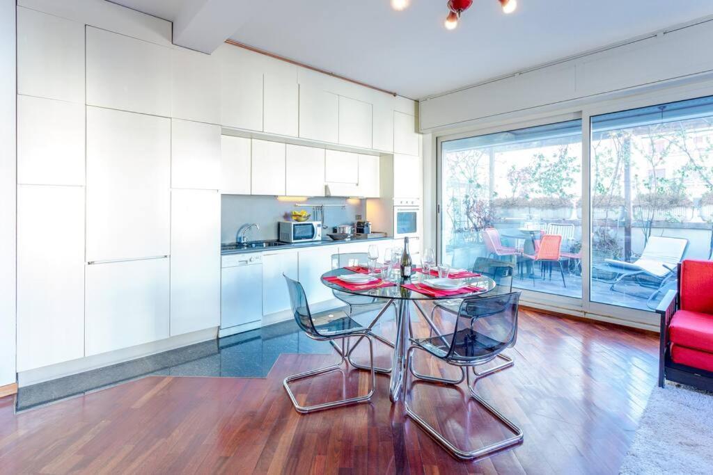Duomo 10 Min Luxury • Terrazzo • Wi-Fi • Netflix Appartement Milaan Buitenkant foto