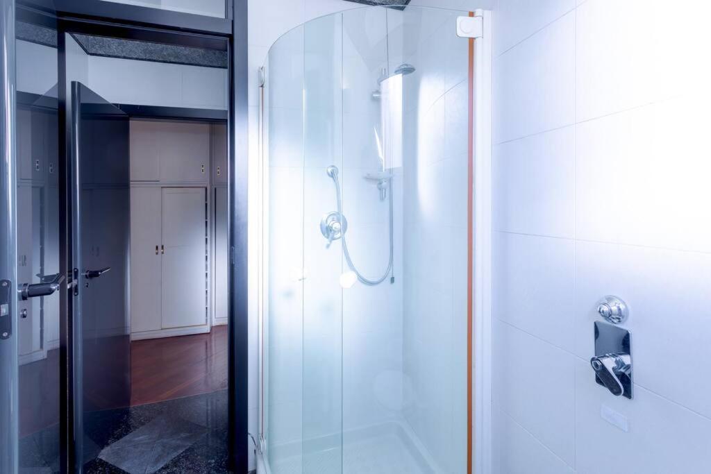 Duomo 10 Min Luxury • Terrazzo • Wi-Fi • Netflix Appartement Milaan Buitenkant foto