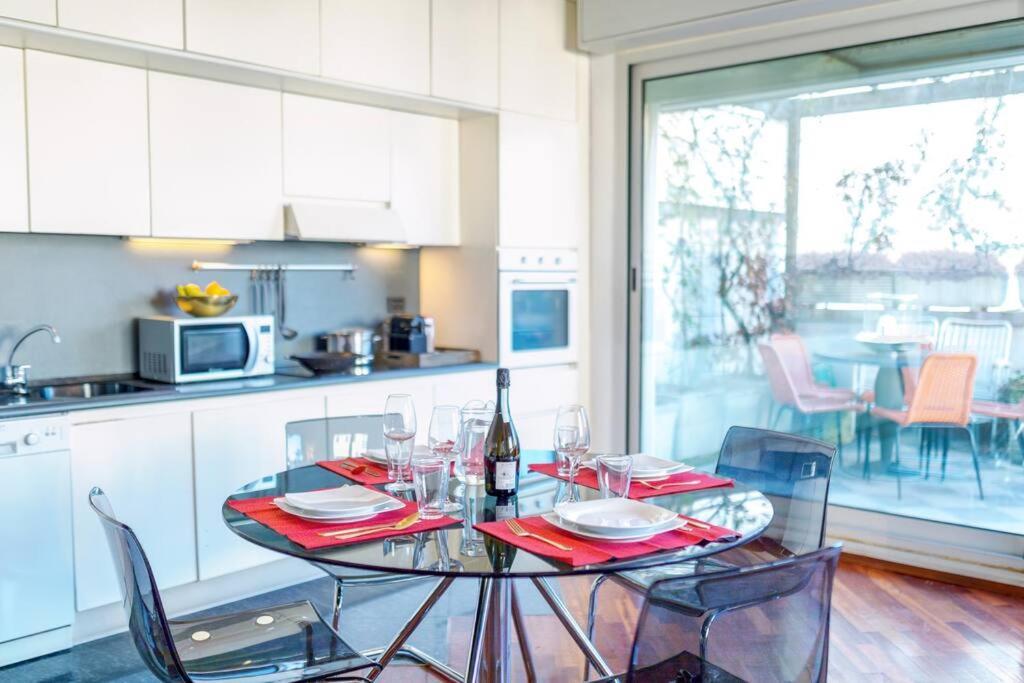 Duomo 10 Min Luxury • Terrazzo • Wi-Fi • Netflix Appartement Milaan Buitenkant foto