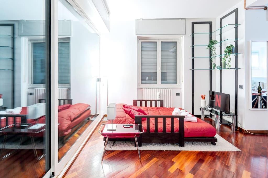 Duomo 10 Min Luxury • Terrazzo • Wi-Fi • Netflix Appartement Milaan Buitenkant foto