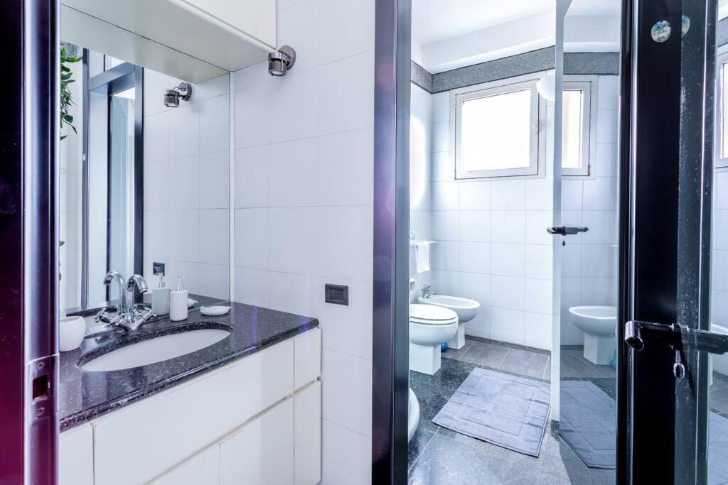 Duomo 10 Min Luxury • Terrazzo • Wi-Fi • Netflix Appartement Milaan Buitenkant foto